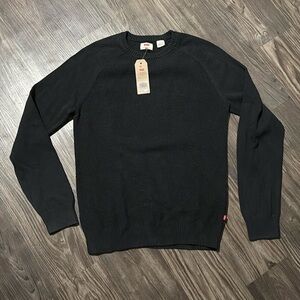 NWT Levi's black raglan sweater